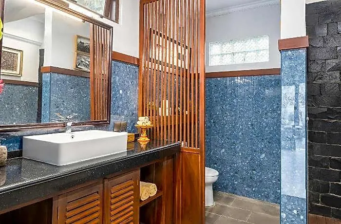 Umah Hotel 2*